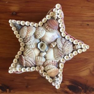 1970s Vintage seashell encrusted star treasure box
